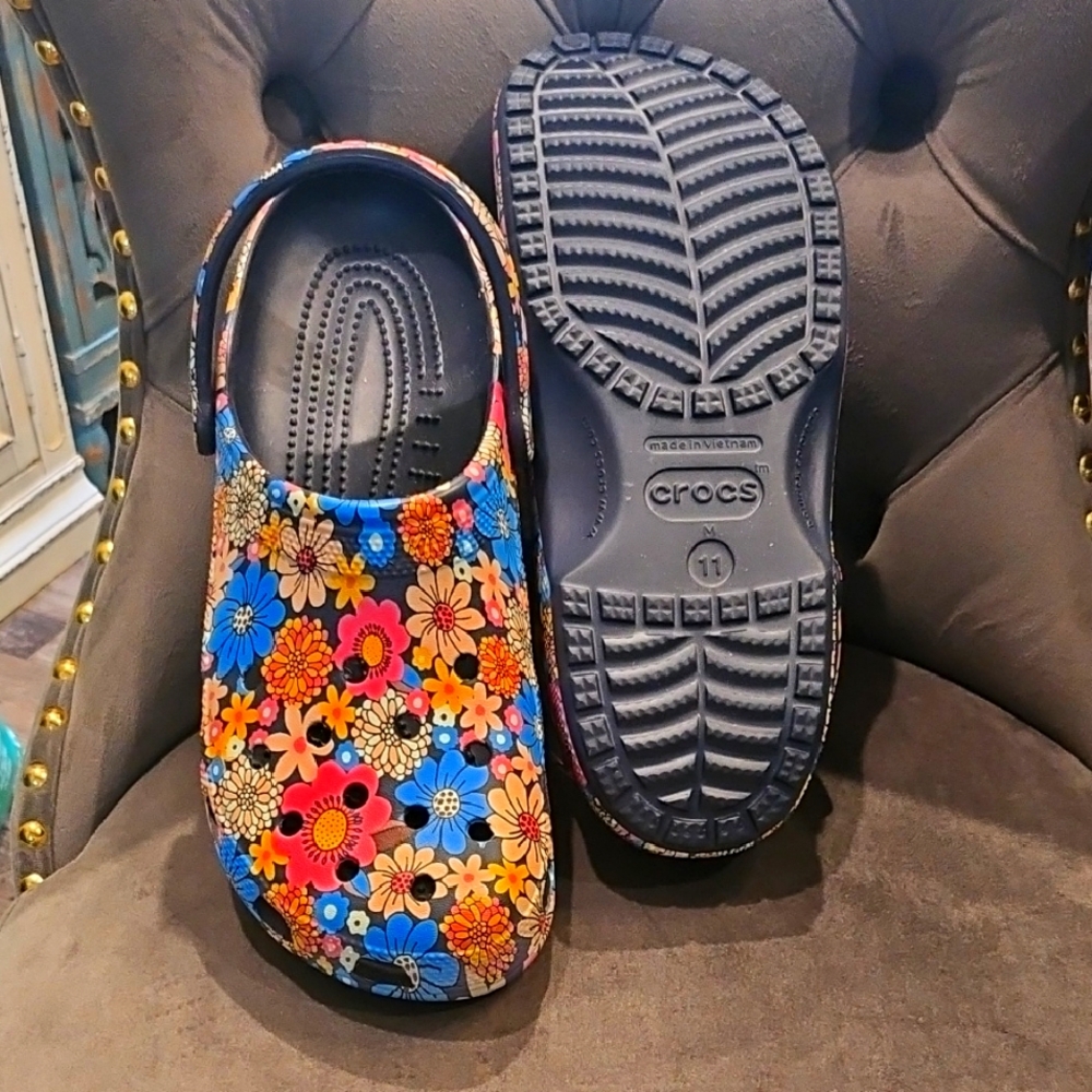 NWT CROCS Blue and Orange Mules Vibrant Comfort